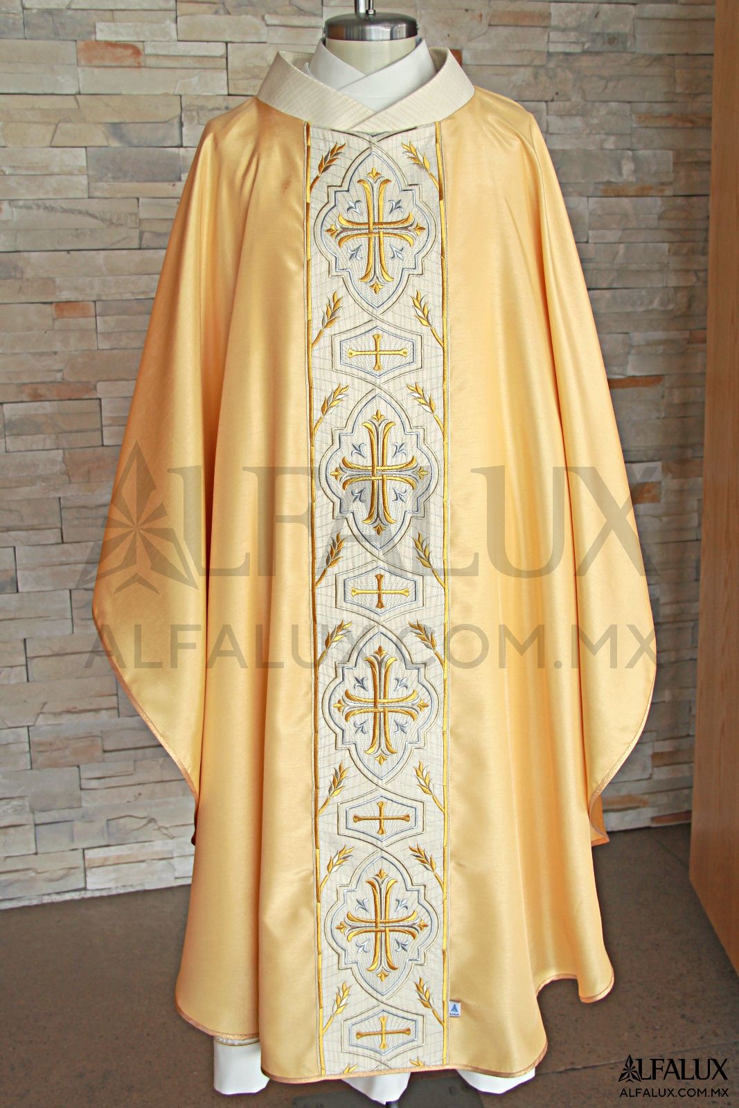 04 IMPERIAL Casulla Alfalux Central Dorado Shantung Brocado a (1)